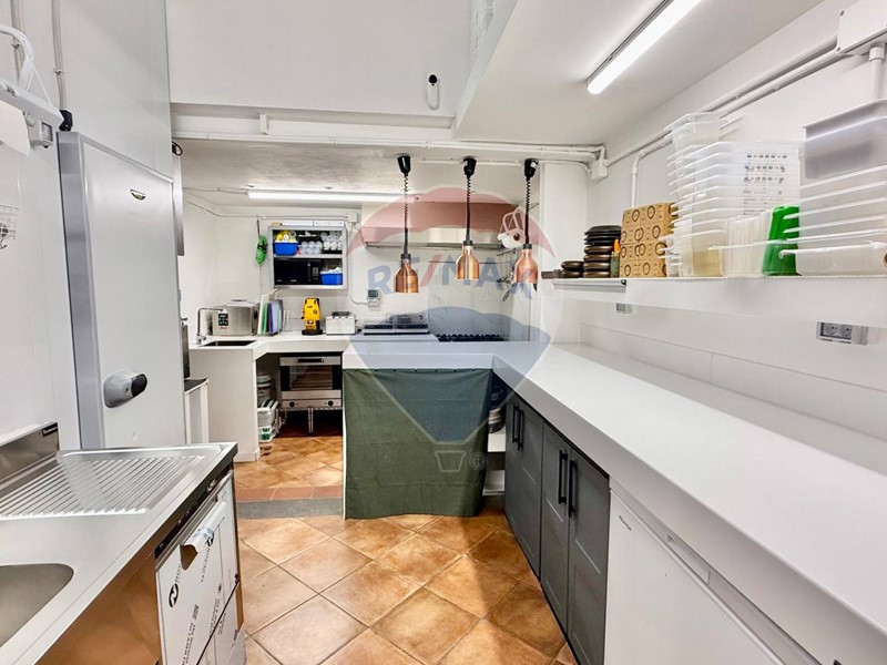 Attività commerciale in Vendita a Empoli, 300'000€, 275 m²