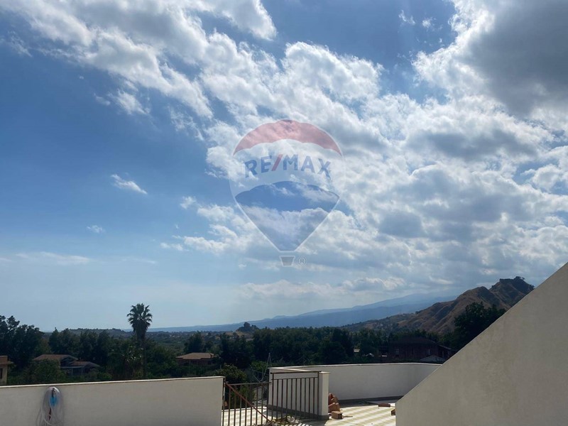 Appartamento in Vendita a Taormina, 80'000€, 90 m²