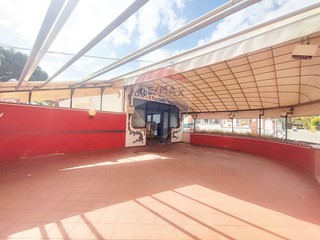 Immobile commerciale in Vendita a Giardini Naxos, 350'000€, 200 m²