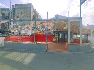 Immobile commerciale in Affitto a Giardini Naxos, 1'900€, 200 m²