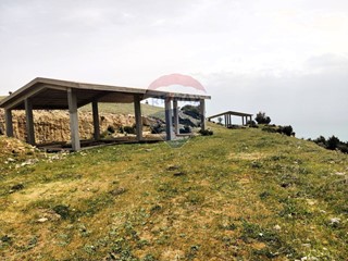 Rustico in Vendita a Mattinata, 255'000€, 200 m²