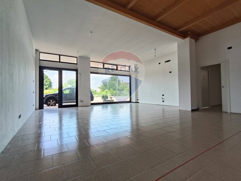 Negozio in Affitto a Grumolo delle Abbadesse, 1'000€, 130 m²