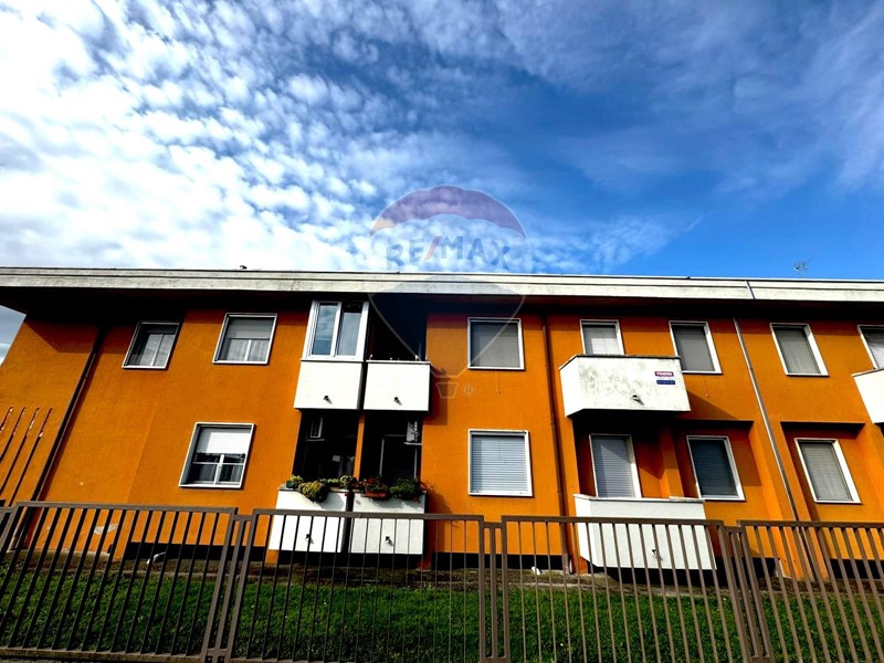 Appartamento in Vendita a Momo, 89'000€, 108 m²