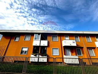 Appartamento in Vendita a Momo, 89'000€, 108 m²