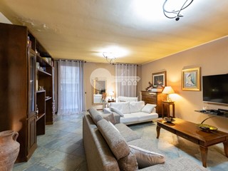 Appartamento in Vendita a Persico Dosimo, 235'000&euro;, 220 m²