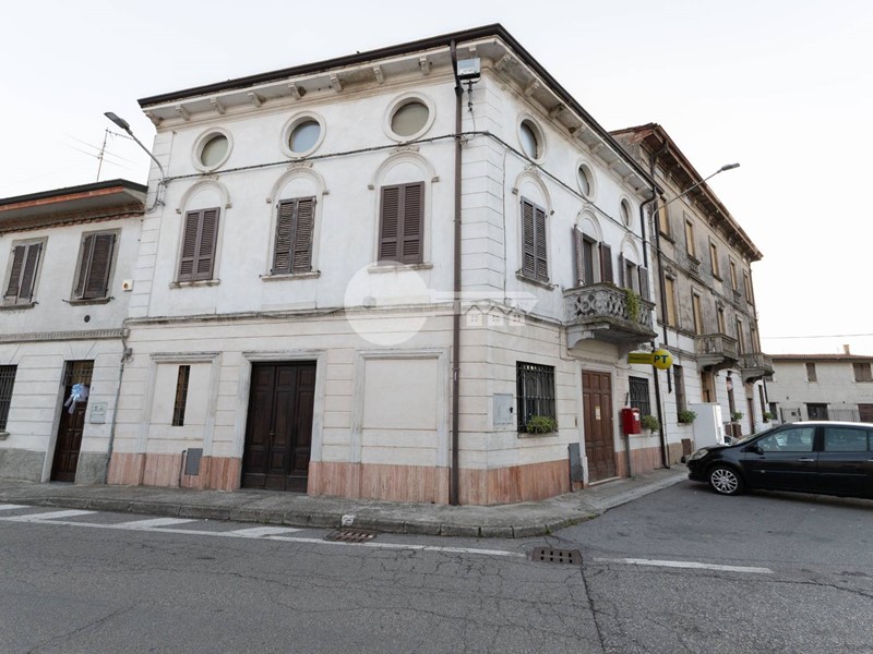 Casa Indipendente in Vendita a Persico Dosimo, 50'000&euro;, 180 m²