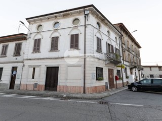 Casa Indipendente in Vendita a Persico Dosimo, 50'000&euro;, 180 m²