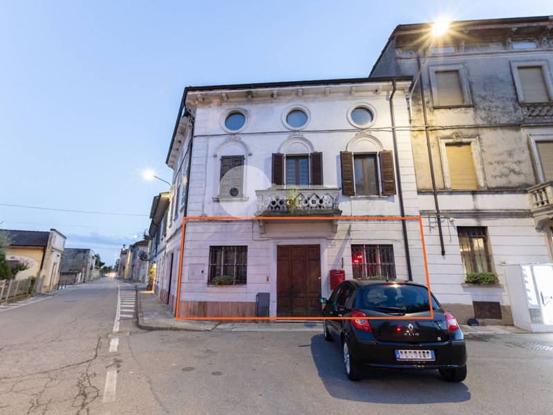 Ufficio in Vendita a Persico Dosimo, 40'000&euro;, 90 m²