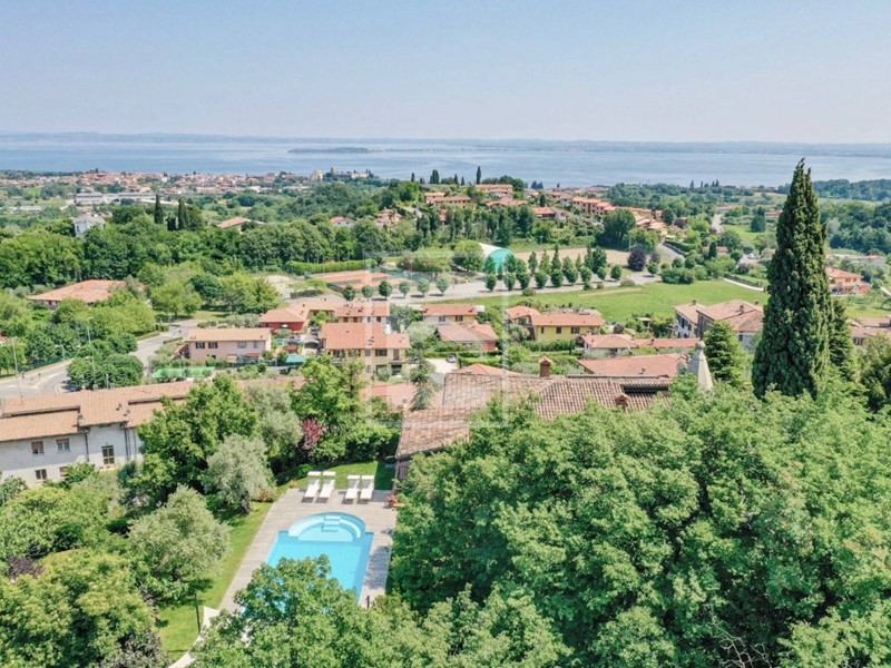 Villa in Vendita a Soiano Del Lago, 650 m²