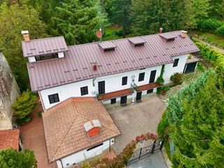 Villa in Vendita a Roburent, 800'000€, 1200 m²