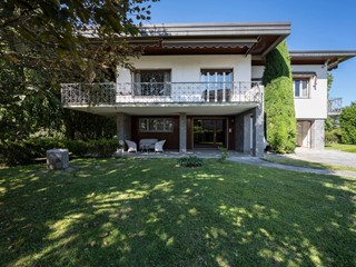 Villa in Vendita a Cantello, 650'000€, 250 m²