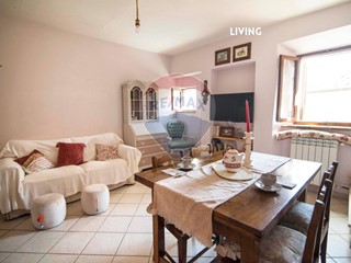 Casa Indipendente in Vendita a Castell'Azzara, 60'000€, 127 m²