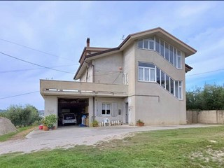 Casa Indipendente in Vendita a Fermo, 195'000€, 200 m²