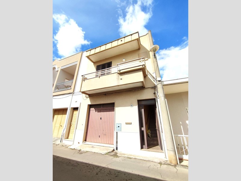 Appartamento in Vendita a Sannicola, 100'000€, 145 m²