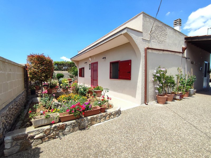 Villa in Vendita a Galatone, 145'000€, 522 m²