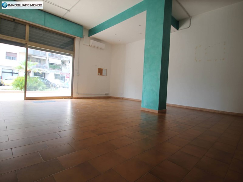 Immobile commerciale in Affitto a Termoli, 600€, 74 m²