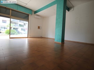 Immobile commerciale in Affitto a Termoli, 600€, 74 m²