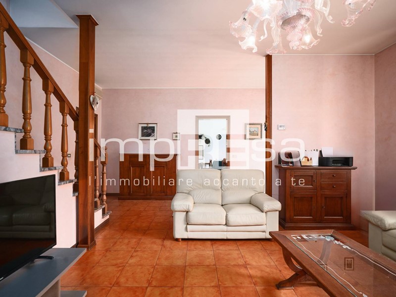 Casa Semi Indipendente in Vendita a Maserada sul Piave, 285'000€, 248 m²