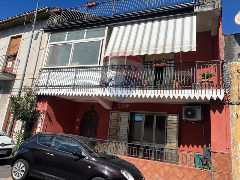 Casa Indipendente in Vendita a Nicolosi, 197'000€, 230 m²