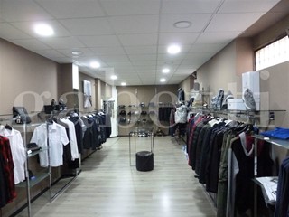 Negozio in Affitto a Copertino, 1'500€, 410 m²