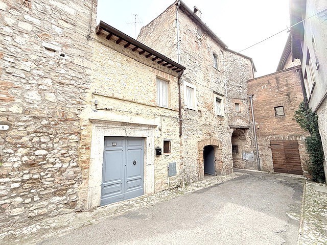 Bilocale in Vendita a Amelia, 52'000€, 75 m²