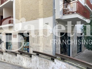 Negozio in Vendita a Brindisi, 130'000€, 150 m²