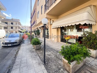 Negozio in Vendita a San Filippo del Mela, 195'000&euro;, 200 m²