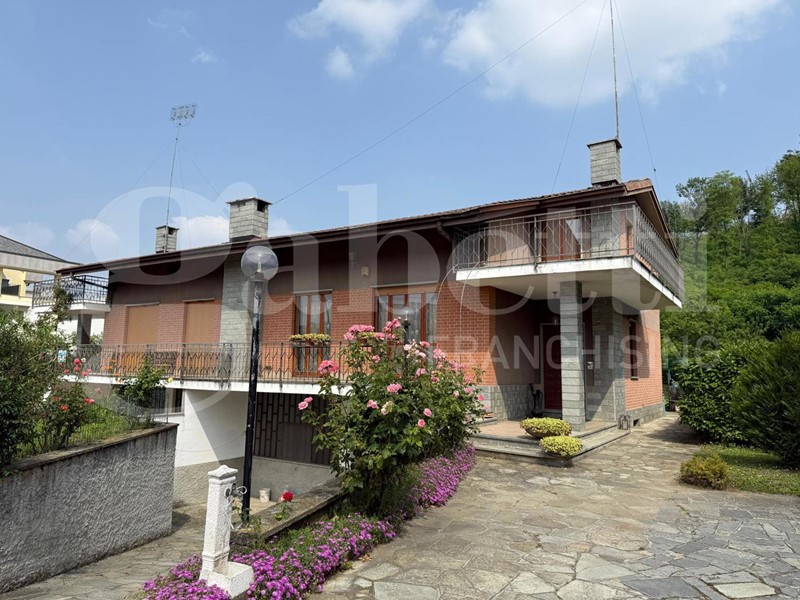 Villa bifamiliare in Vendita a Rivoli, 395'000€, 250 m²