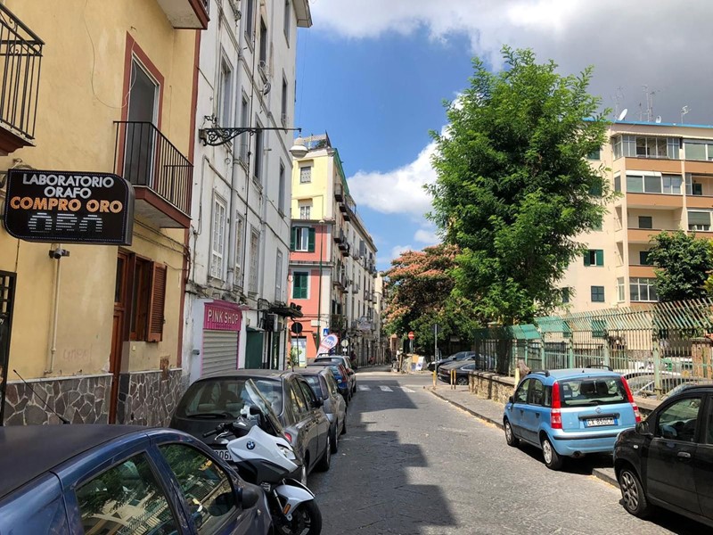 Negozio in Affitto a Napoli, 550€, 25 m²