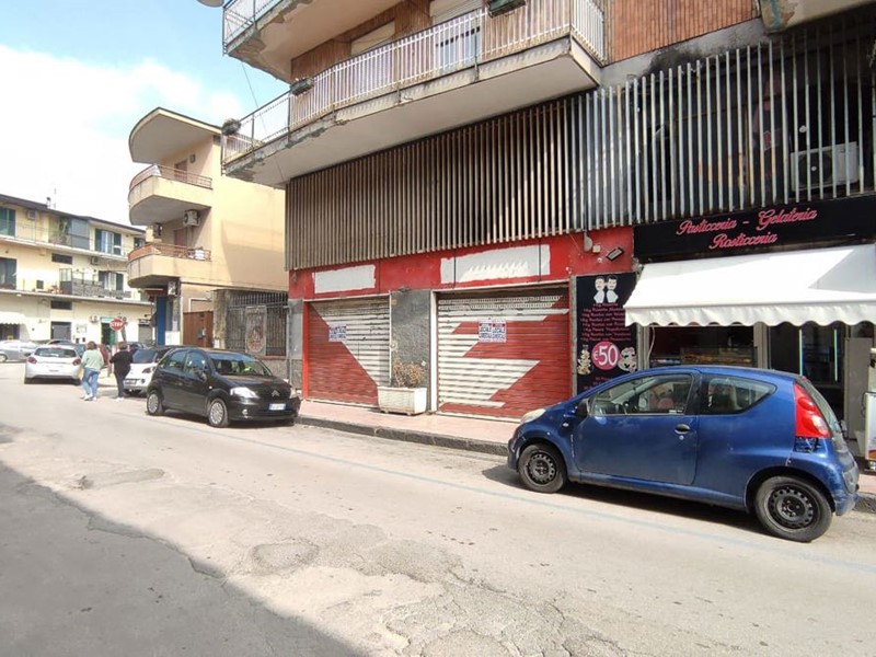 Attività commerciale in Vendita a Caivano, 85'000€, 108 m²