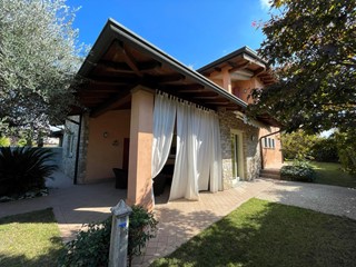 Villa bifamiliare in Vendita a Rovato, 430'000€, 240 m², arredato