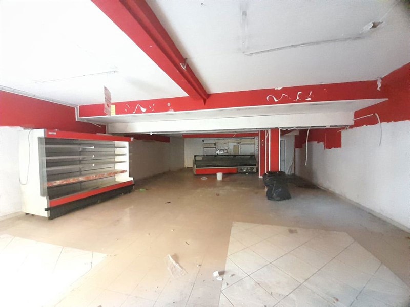 Attività commerciale in Affitto a Caivano, 800€, 108 m²