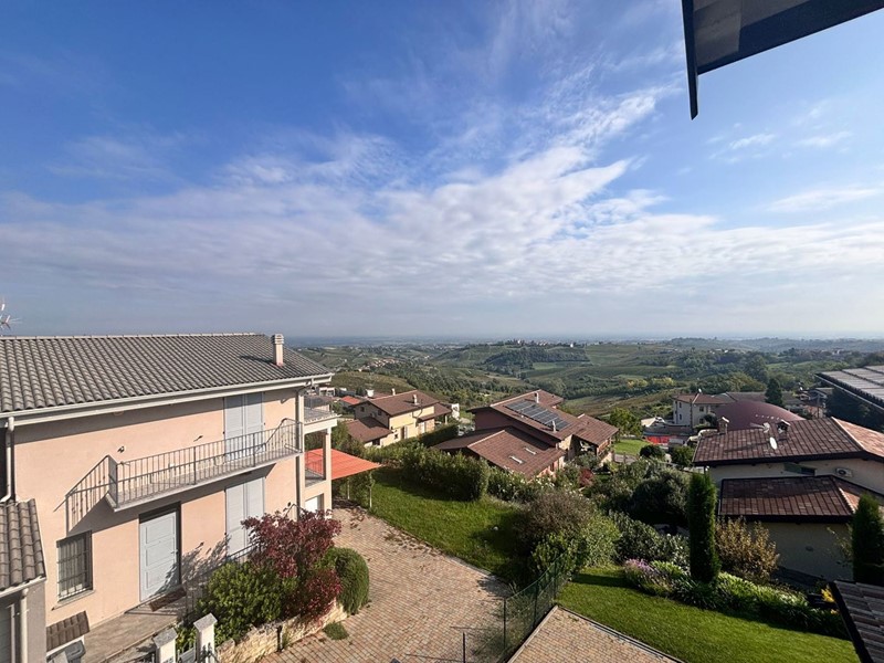 Villa bifamiliare in Vendita a Montù Beccaria, 285'000€, 160 m²