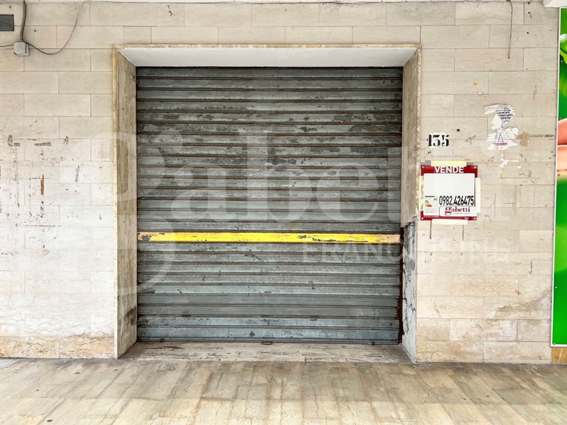 Negozio in Vendita a Amantea, 65'000€, 72 m²