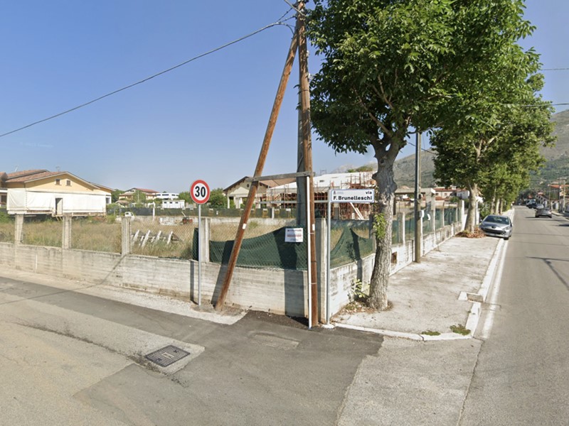 Villa in Vendita a Avezzano, 105'000€, 1000 m²