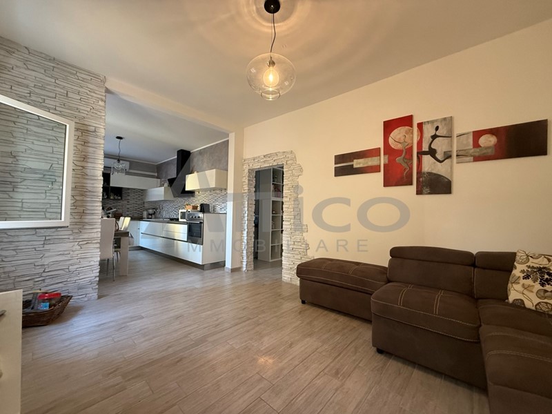 Casa Indipendente in Vendita a Chioggia, zona Sottomarina, 249'000€, 90 m², arredato