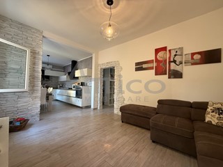 Casa Indipendente in Vendita a Chioggia, zona Sottomarina, 249'000€, 90 m², arredato
