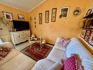 Appartamento in Vendita a Imperia, zona Oneglia, 195'000€, 110 m², con Box