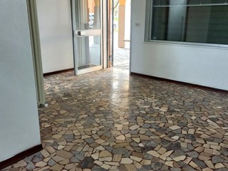Immobile commerciale in Vendita a Bologna, zona Est, 75'000€, 27 m²