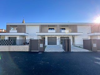 Casa Indipendente in Vendita a Fiumicello Villa Vicentina, 335'000€, 181 m², con Box