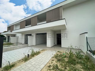 Casa Indipendente in Vendita a Fiumicello Villa Vicentina, 329'000€, 181 m², con Box