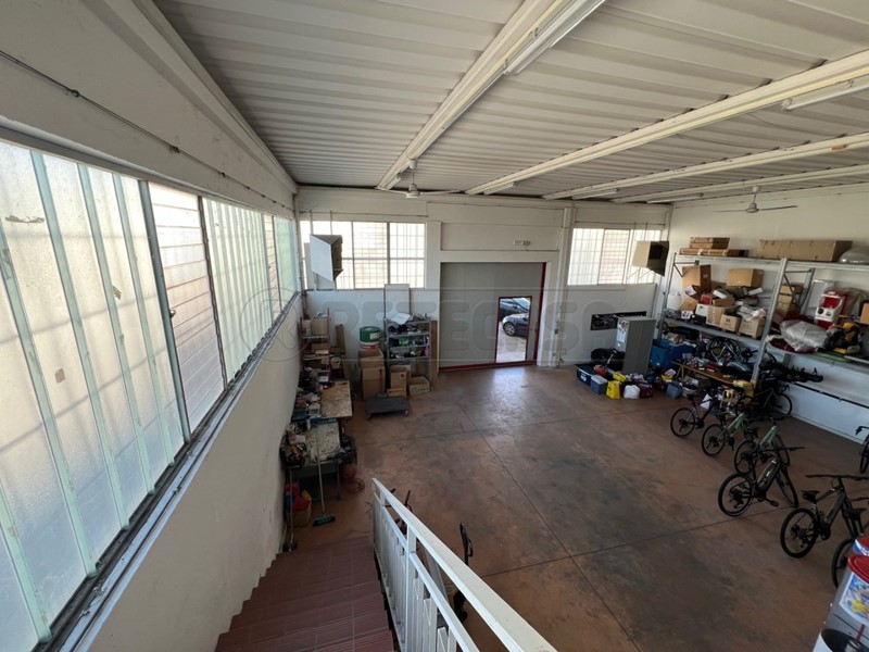 Capannone in Vendita a Romano d'Ezzelino, 300'000€, 400 m²