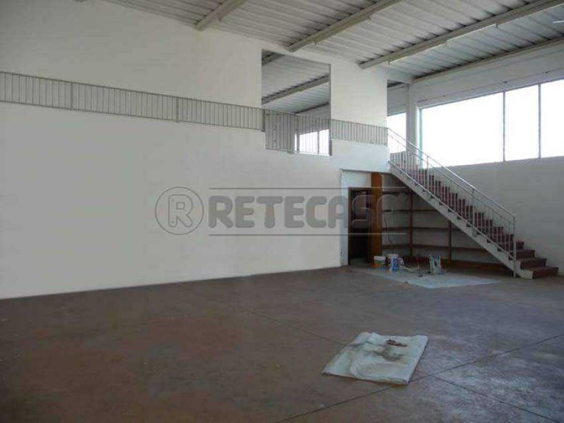 Capannone in Affitto a Romano d'Ezzelino, 1'000€, 270 m²