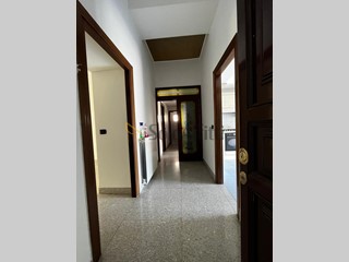 Trilocale in Affitto a Napoli, zona Avvocata, 1'300€, 100 m²