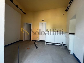 Capannone in Affitto a Pozzuoli, 650€, 18 m²