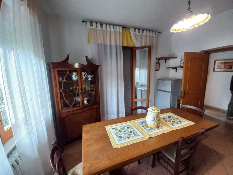 Casa Semi Indipendente in Affitto a Santo Stefano di Magra, 1'000€, 135 m², arredato