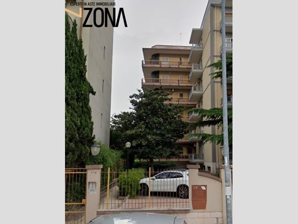 Quadrilocale in Vendita a Bari, 180'000€, 143 m²