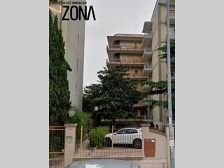 Quadrilocale in Vendita a Bari, 180'000€, 143 m²