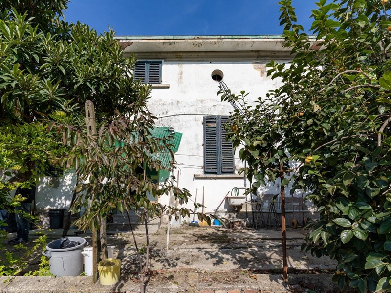 Villa in Vendita a Cerreto Guidi, 170'000€, 190 m², con Box