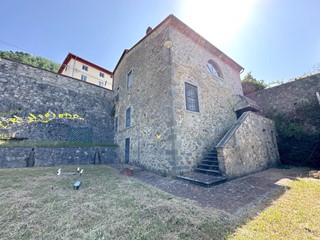 Casa di corte in Vendita a Capannori, 450'000€, 200 m², arredato